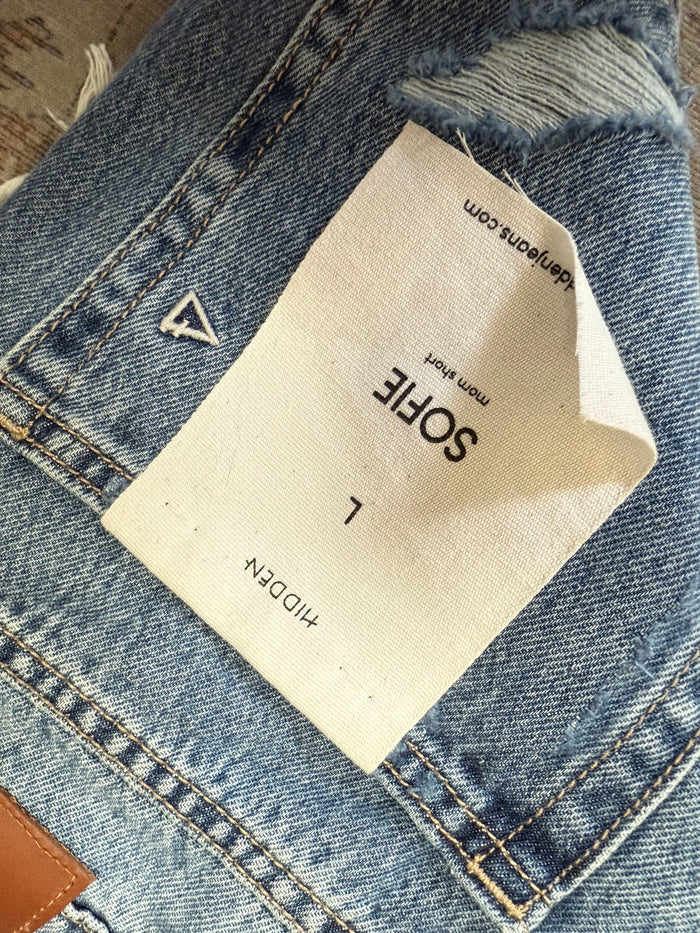 Hidden Raw Hem Mom HR Shorts (L)