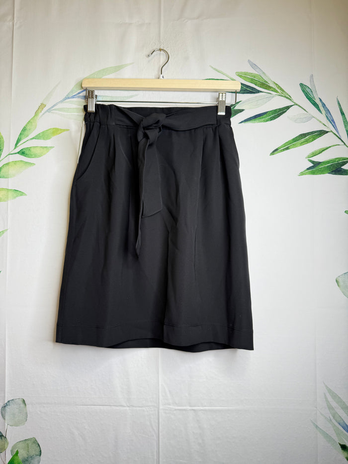 Lululemon Noir HR Skirt (6)